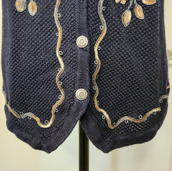 90s Embroidered Sleeveless Knit Cardigan Vest - Picture 6 of 12